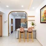 Home, Cosy&Luxury Apartment - 5Mins To Airport, Free Pool&Gym, Airport Pick Up Service